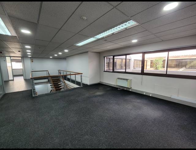 924M² OFFICE TO LET IN PINELANDS